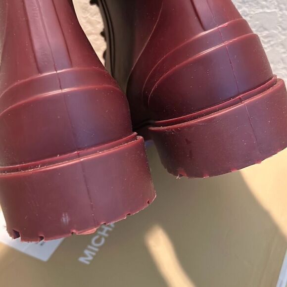 Michael Kors Women's 10 Lace Up Lined Rubber Rain Boots Dark Berry Fall New - Picture 10 of 13